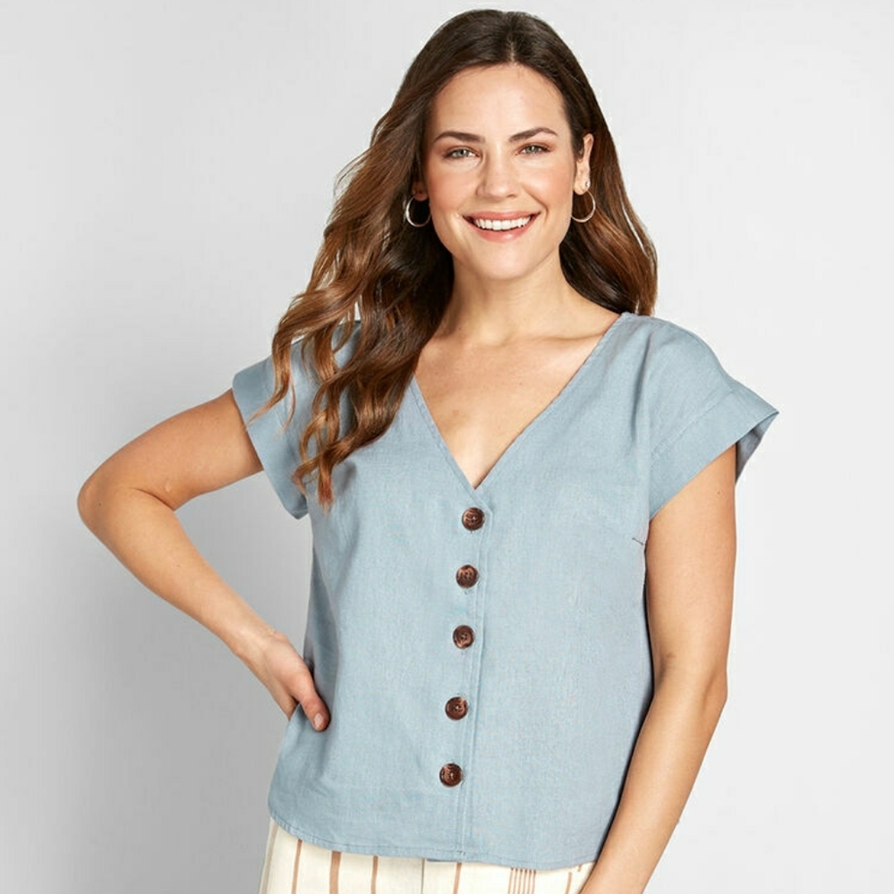 Lovely in linen-blend blouse